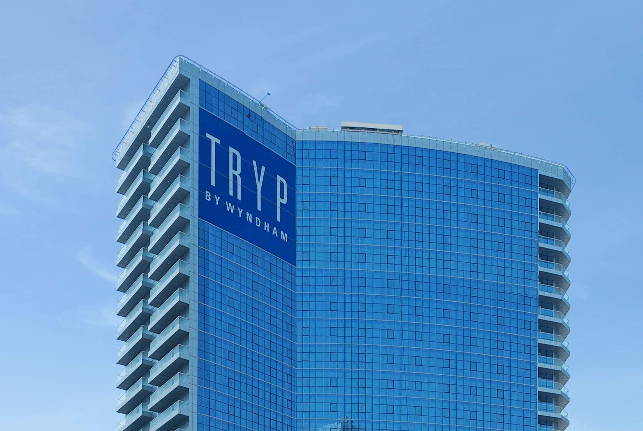 ホテル Tryp バイ ウィンダム ドバイ エクステリア 写真